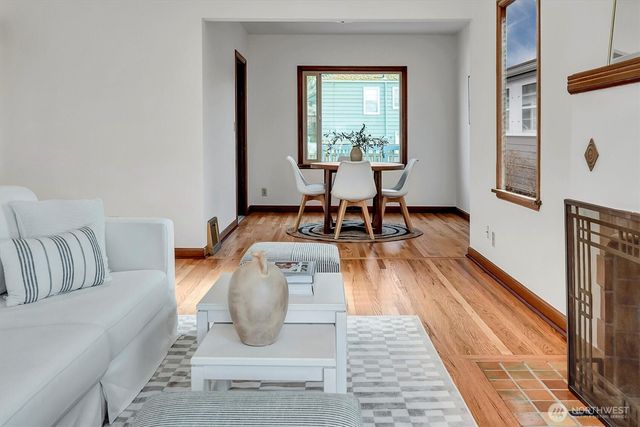 8004 22nd Avenue NW, Seattle, WA 98117