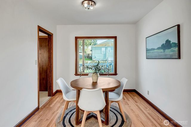 8004 22nd Avenue NW, Seattle, WA 98117