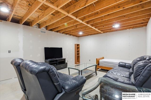 7901 S 24th Street, Bellevue, NE 68147