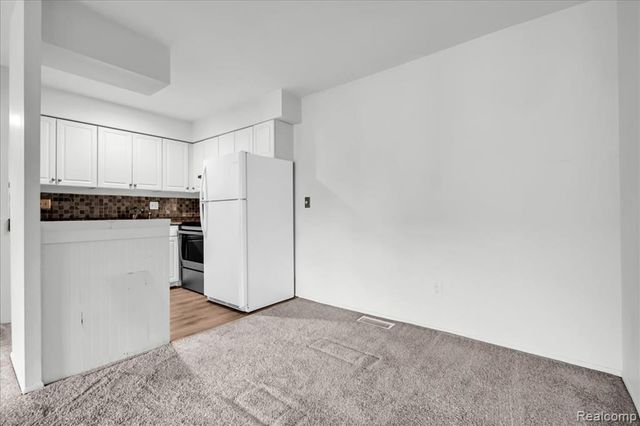 13900 Camelot Drive 84, Sterling Heights, MI 48312