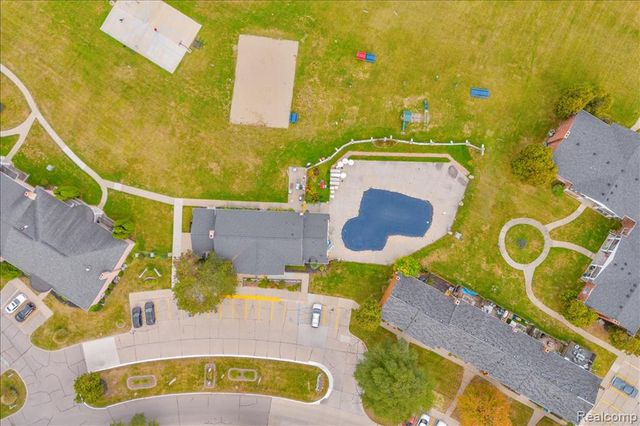 13900 Camelot Drive 84, Sterling Heights, MI 48312