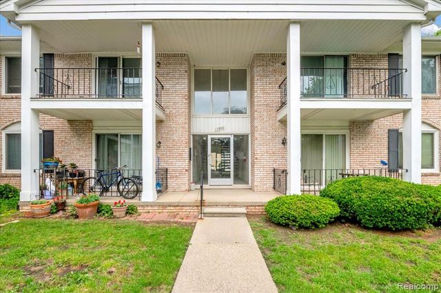 13900 Camelot Drive 84, Sterling Heights, MI 48312