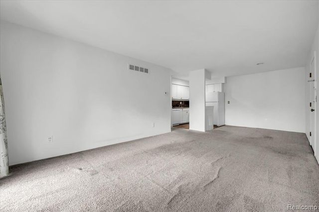 13900 Camelot Drive 84, Sterling Heights, MI 48312