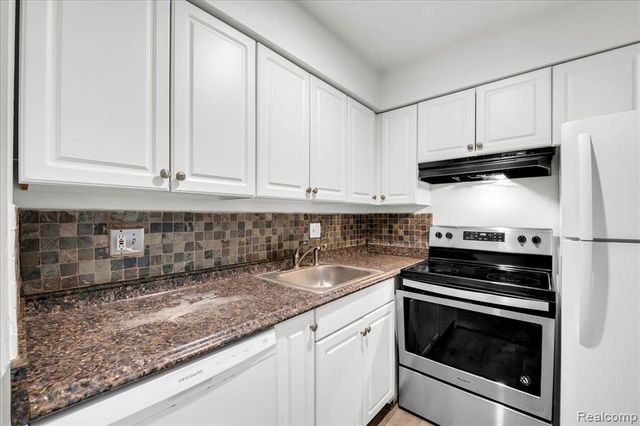 13900 Camelot Drive 84, Sterling Heights, MI 48312
