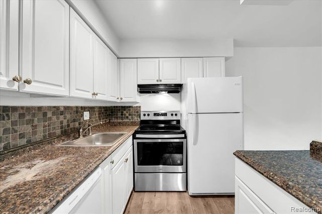 13900 Camelot Drive 84, Sterling Heights, MI 48312