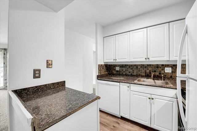 13900 Camelot Drive 84, Sterling Heights, MI 48312