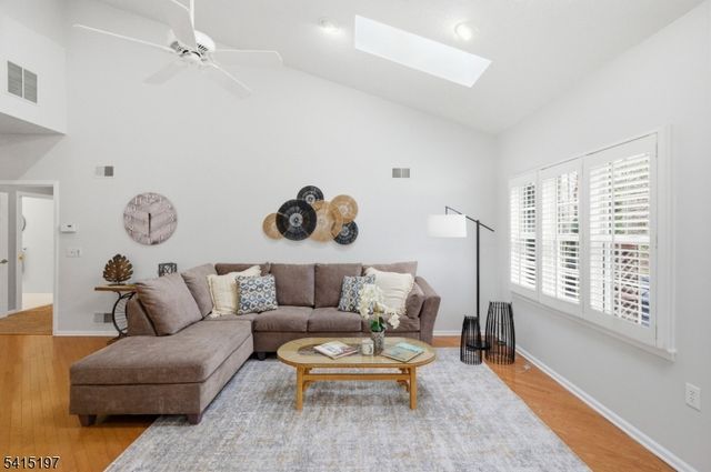 27 Chandler Ct, Monroe Twp., NJ 08831