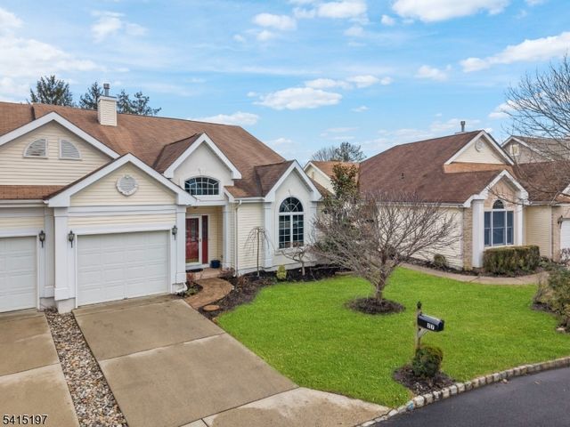 27 Chandler Ct, Monroe Twp., NJ 08831