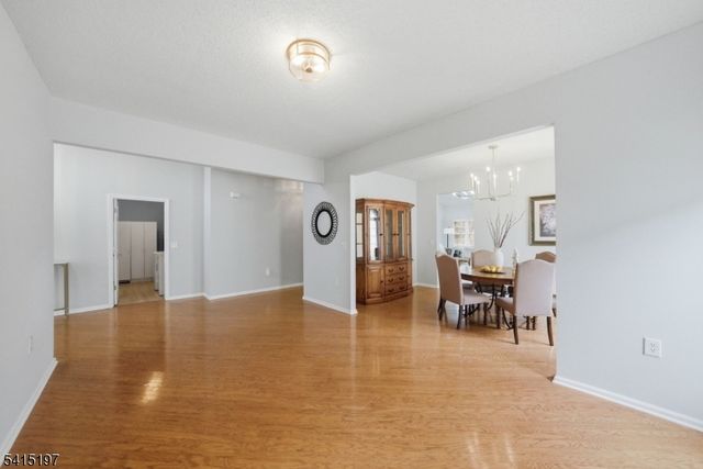 27 Chandler Ct, Monroe Twp., NJ 08831