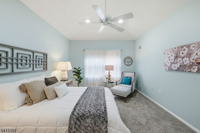 27 Chandler Ct, Monroe Twp., NJ 08831