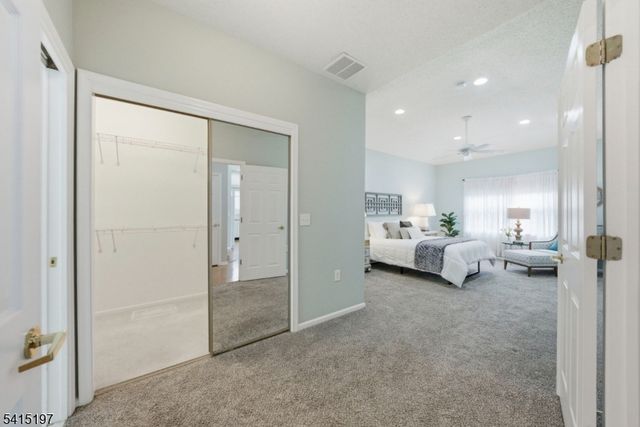 27 Chandler Ct, Monroe Twp., NJ 08831