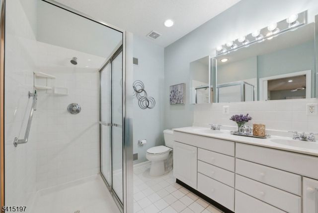 27 Chandler Ct, Monroe Twp., NJ 08831