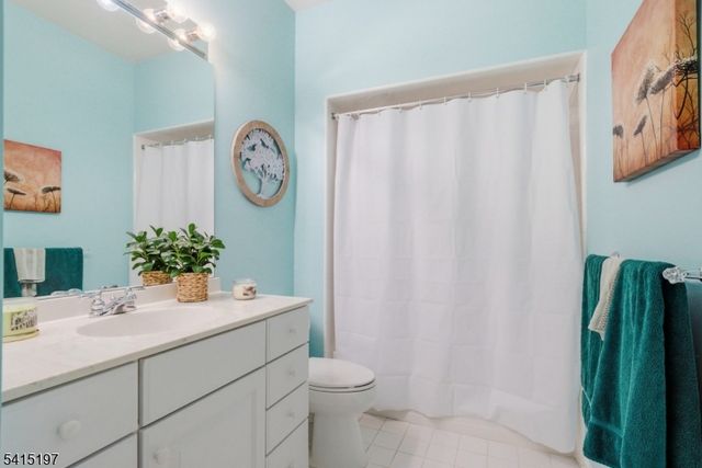 27 Chandler Ct, Monroe Twp., NJ 08831