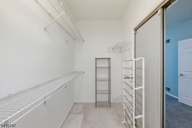 27 Chandler Ct, Monroe Twp., NJ 08831