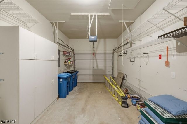 27 Chandler Ct, Monroe Twp., NJ 08831