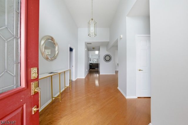 27 Chandler Ct, Monroe Twp., NJ 08831