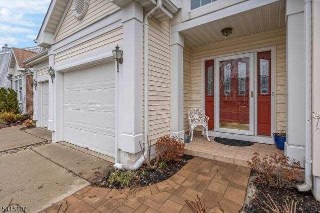 27 Chandler Ct, Monroe Twp., NJ 08831