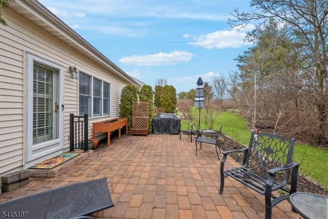 27 Chandler Ct, Monroe Twp., NJ 08831