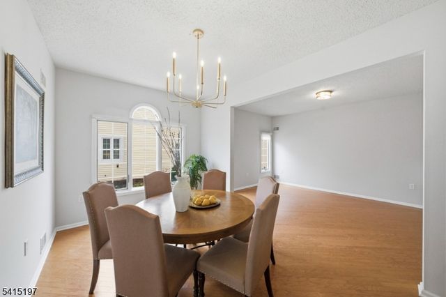 27 Chandler Ct, Monroe Twp., NJ 08831