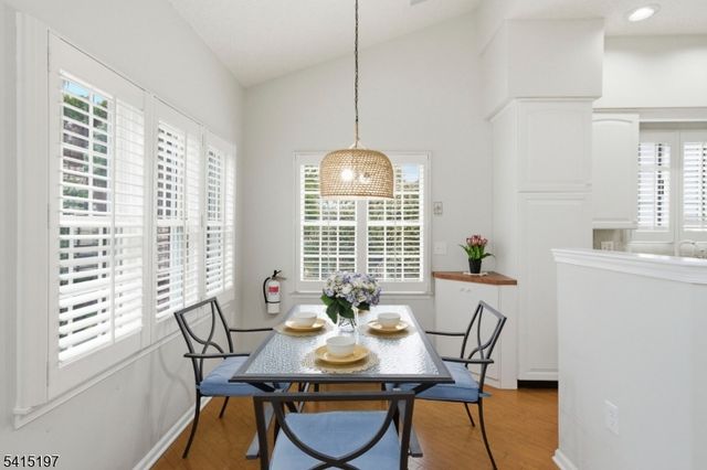 27 Chandler Ct, Monroe Twp., NJ 08831