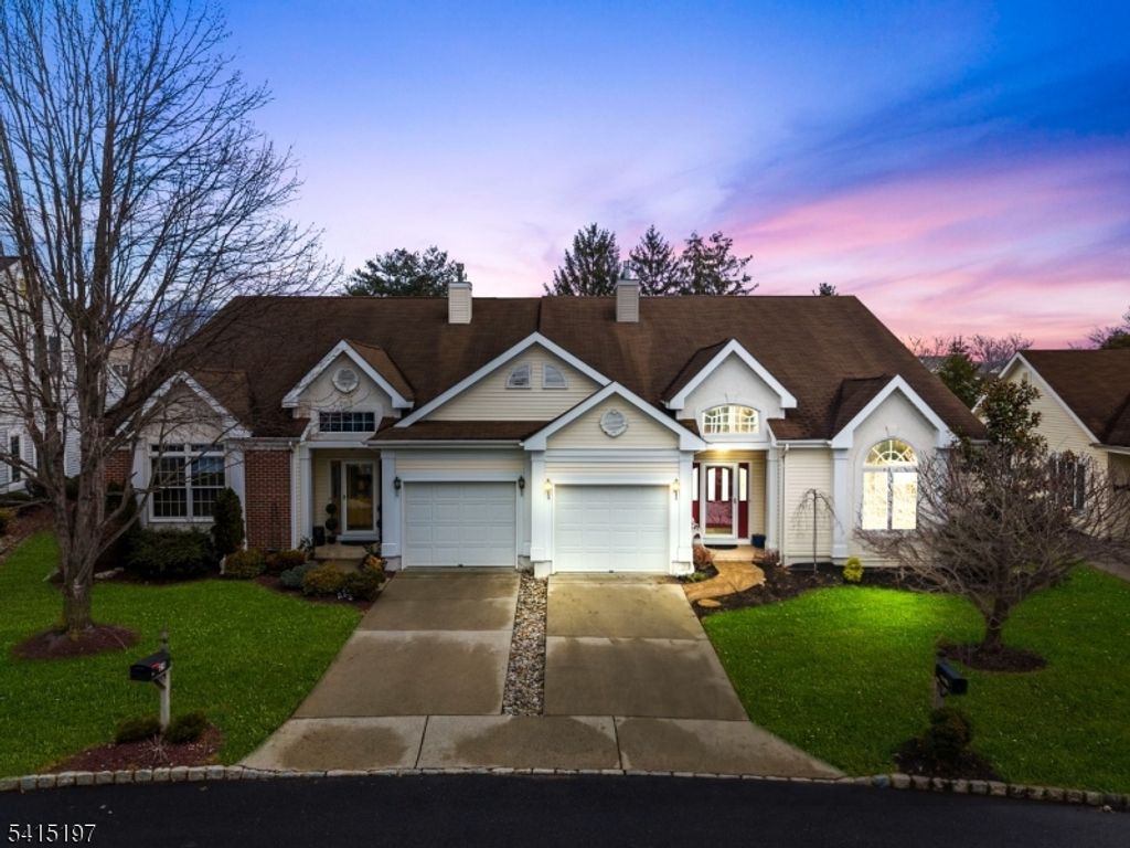 27 Chandler Ct, Monroe Twp., NJ 08831