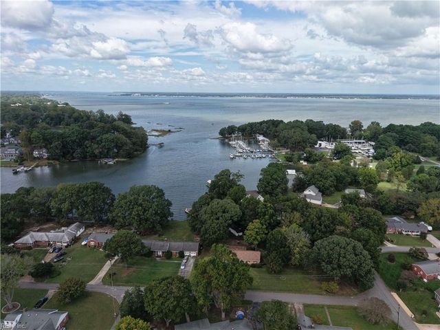 205 Basta DR, Yorktown, VA 23692