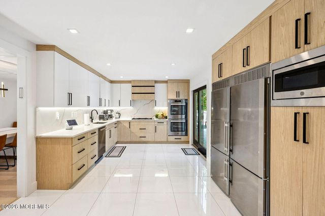 8 Heath Street, Eatontown, NJ 07724