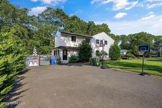 8 Heath Street, Eatontown, NJ 07724