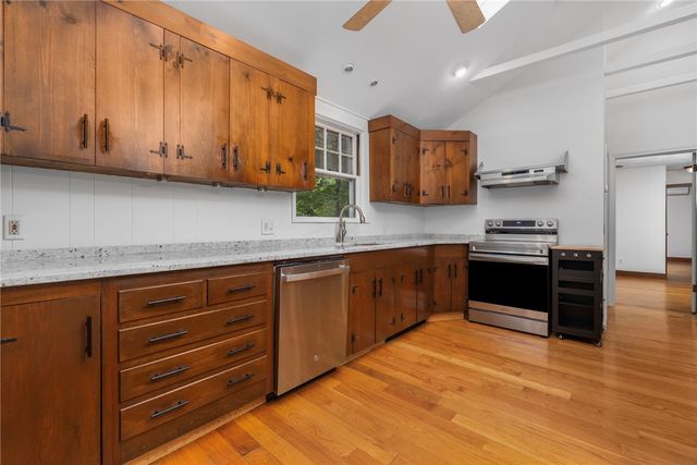 15 Williams Road, Smithfield, RI 02917