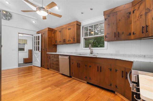 15 Williams Road, Smithfield, RI 02917
