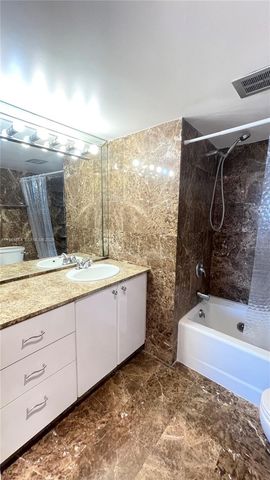 3703 NE 166th St 602, North Miami Beach, FL 33160