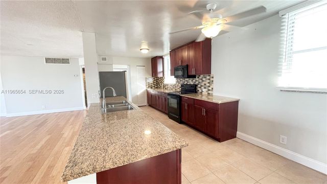 3703 NE 166th St 602, North Miami Beach, FL 33160