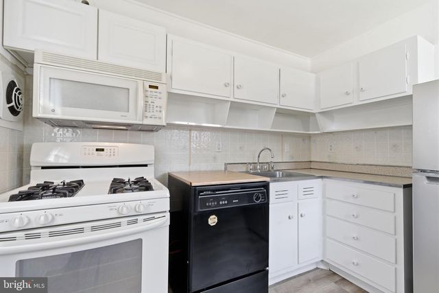 608 BENTON LN, Morrisville, PA 19067
