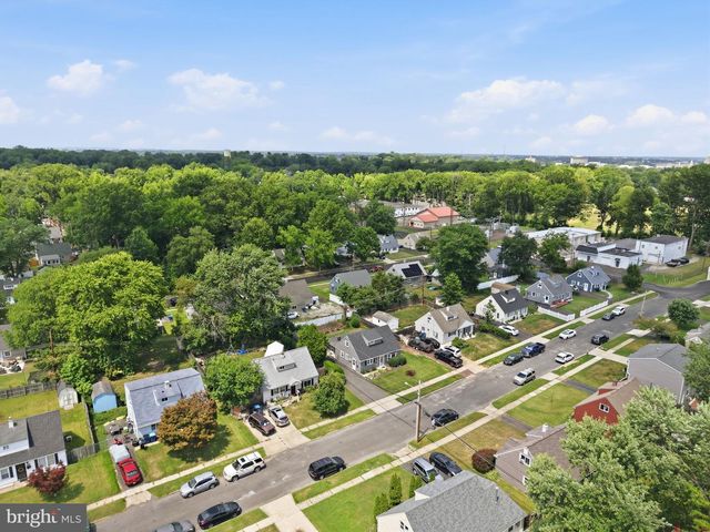 608 BENTON LN, Morrisville, PA 19067