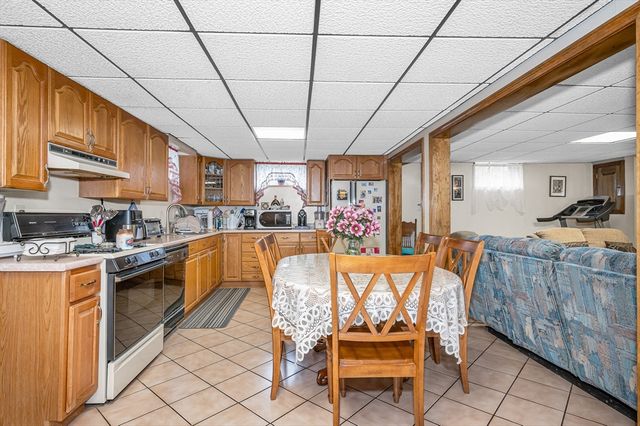 80 Sesame Street, Tewksbury, MA 01876