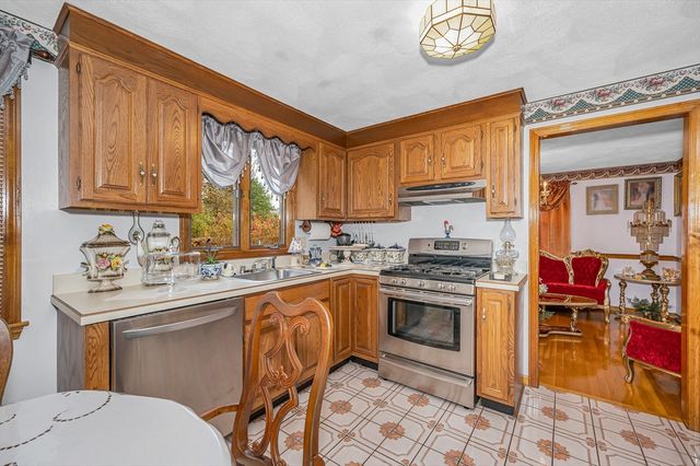 80 Sesame Street, Tewksbury, MA 01876