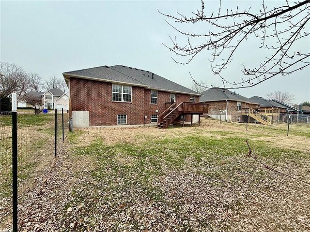 704 Chaucer Lane, Warrensburg, MO 64093