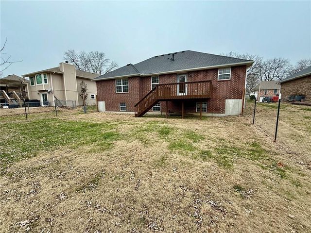 704 Chaucer Lane, Warrensburg, MO 64093