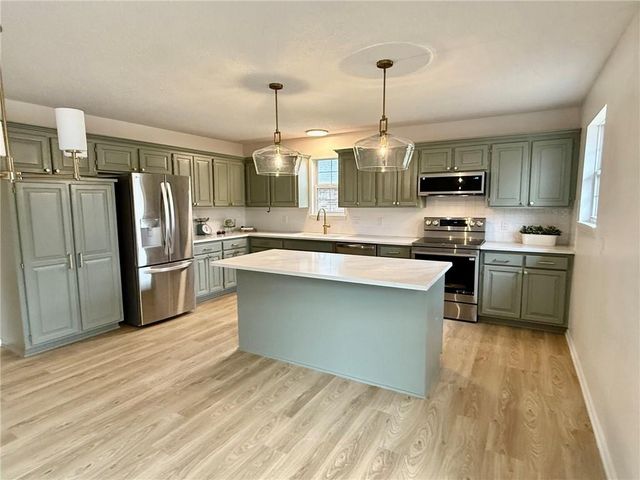 704 Chaucer Lane, Warrensburg, MO 64093