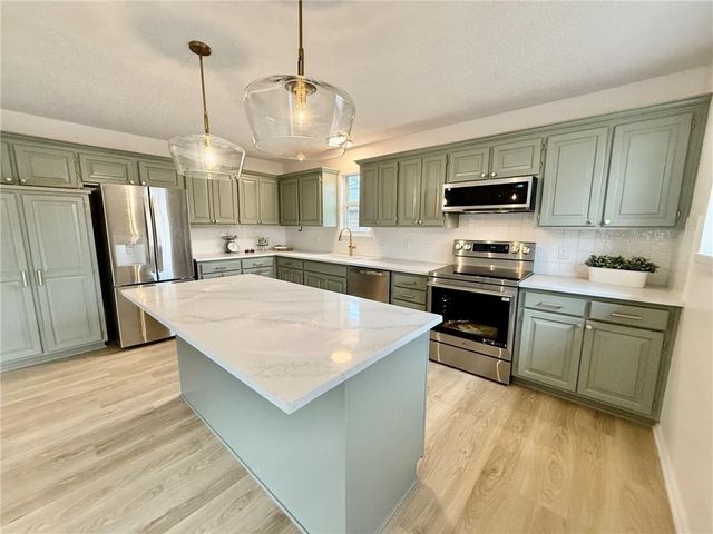 704 Chaucer Lane, Warrensburg, MO 64093