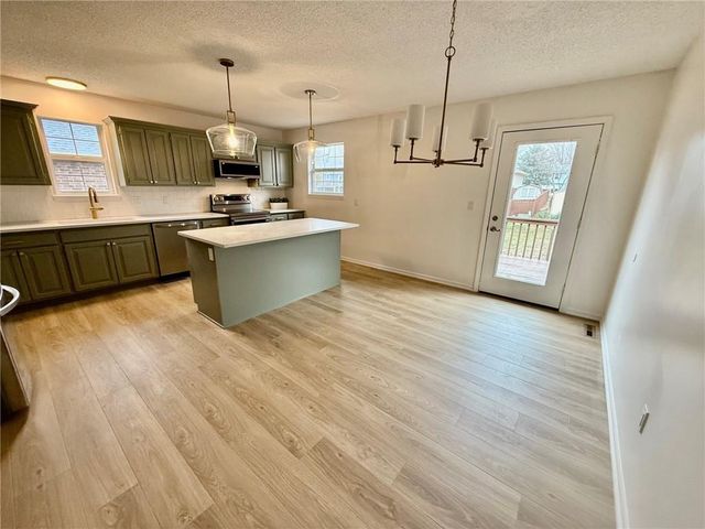 704 Chaucer Lane, Warrensburg, MO 64093