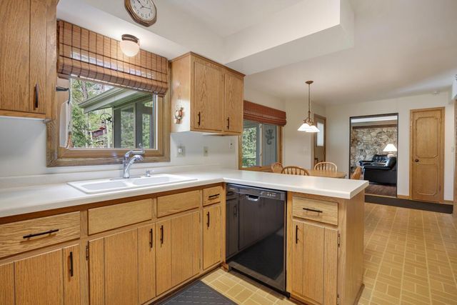 S54W23631 Maple Hill COURT, Waukesha, WI 53189