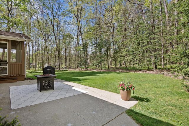 S54W23631 Maple Hill COURT, Waukesha, WI 53189