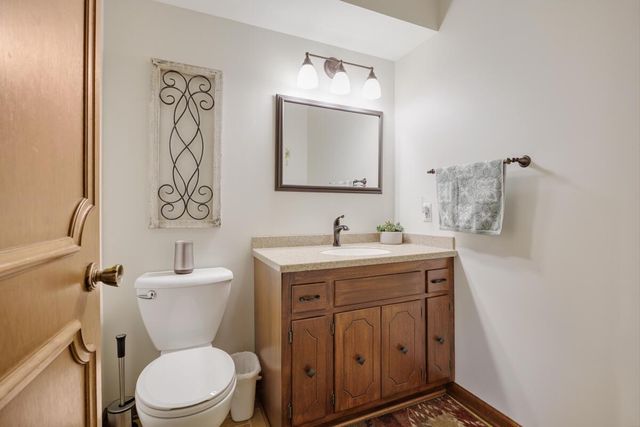 S54W23631 Maple Hill COURT, Waukesha, WI 53189