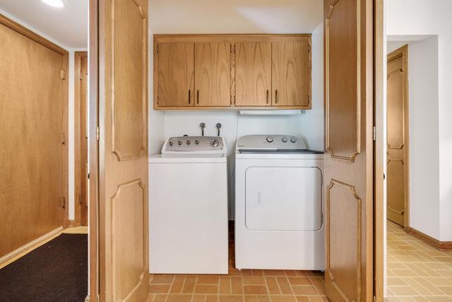 S54W23631 Maple Hill COURT, Waukesha, WI 53189