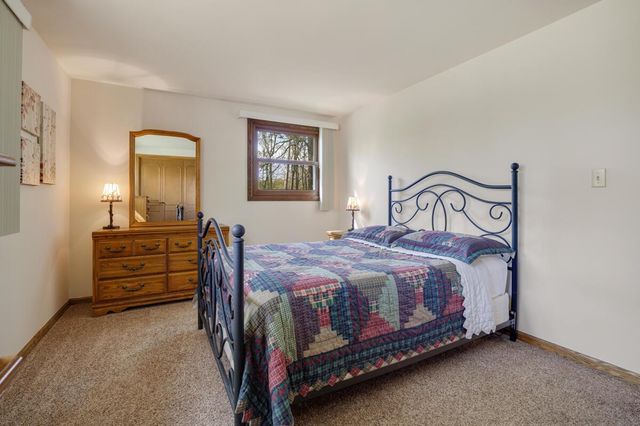 S54W23631 Maple Hill COURT, Waukesha, WI 53189