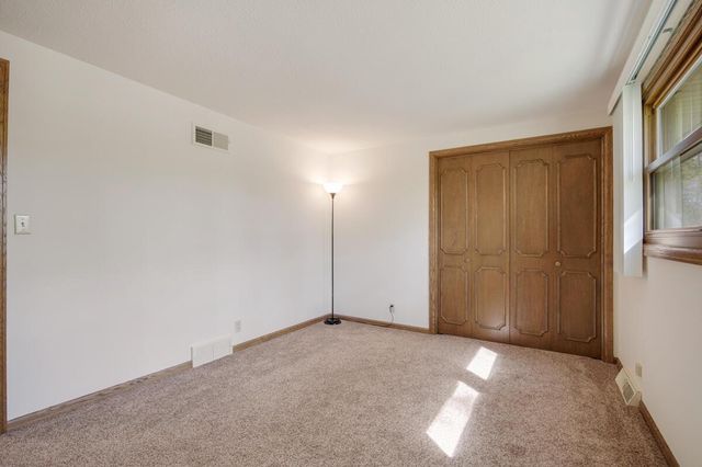 S54W23631 Maple Hill COURT, Waukesha, WI 53189