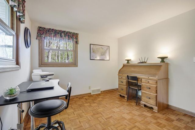 S54W23631 Maple Hill COURT, Waukesha, WI 53189