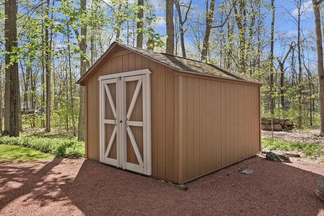 S54W23631 Maple Hill COURT, Waukesha, WI 53189
