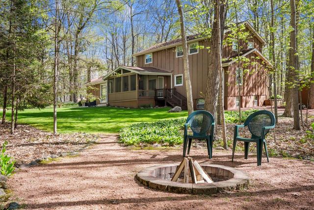 S54W23631 Maple Hill COURT, Waukesha, WI 53189
